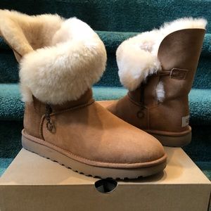 Azalea Charm, Chestnut Suede Short Ugg Boots